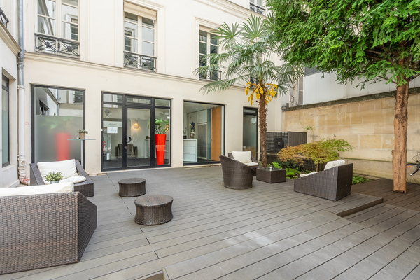 Location de bureaux équipés à Paris 1 : s’implanter au cœur du pouvoir économique