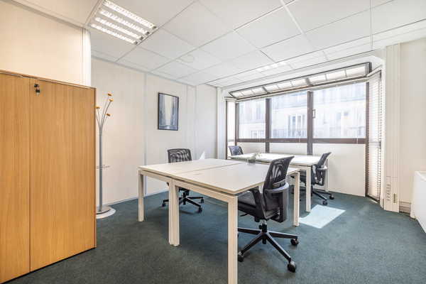 Coworking à Paris 10 : Pourquoi est-ce le choix privilégié des startups et des équipes hybrides ?