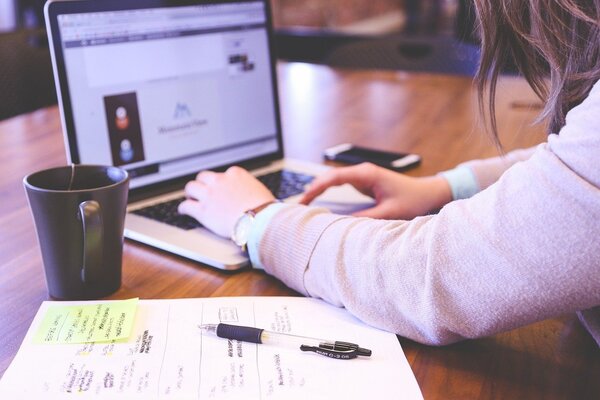 Le télétravail à domicile ou en coworking : quelles différences ?