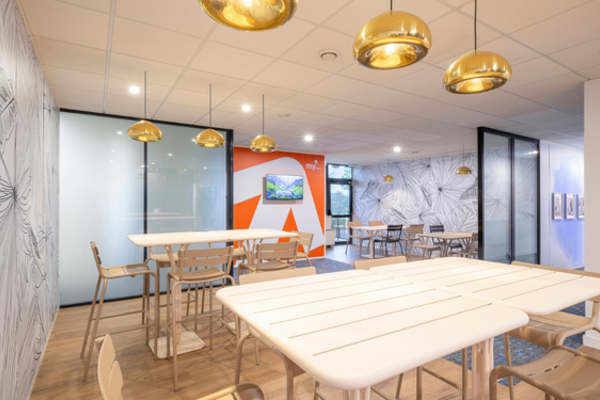 Comparer coworking et bureau privé à Sophia Antipolis : quelle solution pour votre entreprise ?