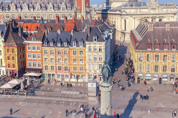 Pourquoi louer un bureau à Lille centre ? Focus sur la place Rihour